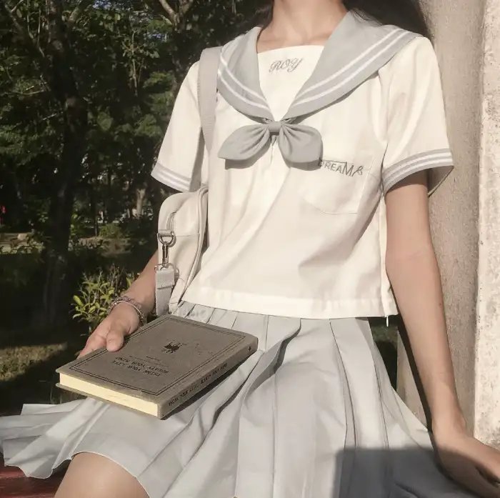 九零辣妻瘸腿村医是我娇夫