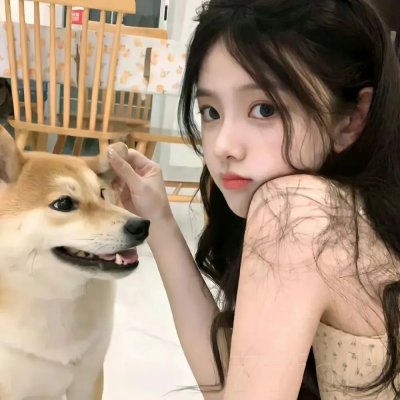 窗边女孩眼中对街的屋中女子